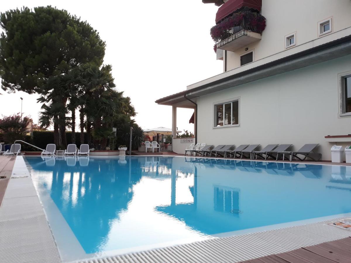 Hotel Da Roberto Лацизе Екстериор снимка