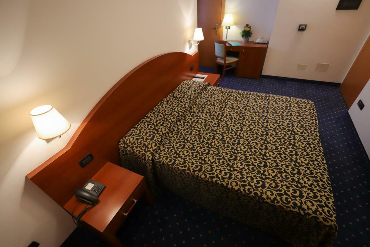 Hotel Da Roberto Лацизе Екстериор снимка