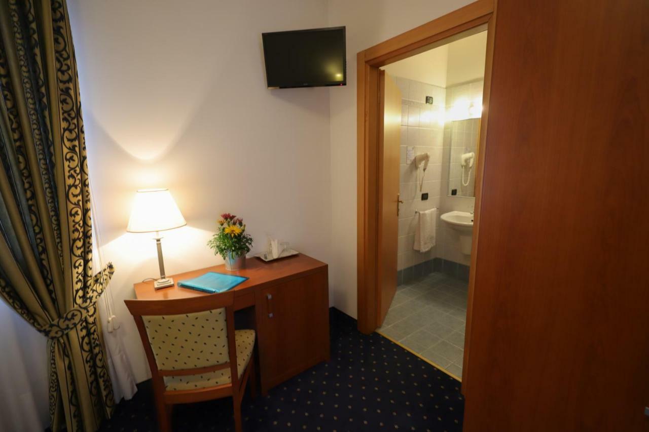 Hotel Da Roberto Лацизе Екстериор снимка