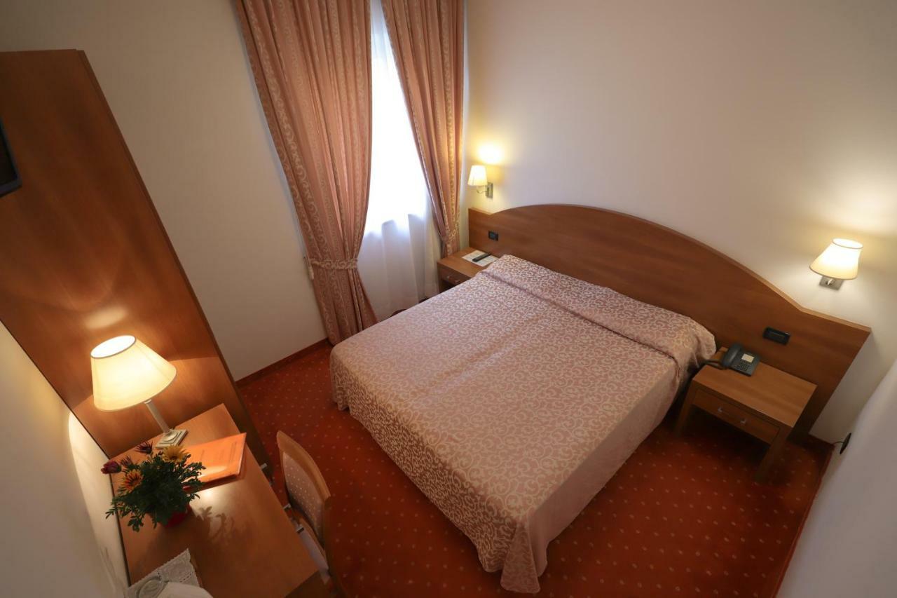 Hotel Da Roberto Лацизе Екстериор снимка
