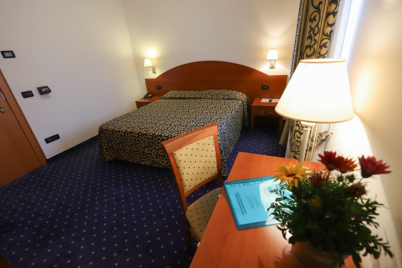 Hotel Da Roberto Лацизе Екстериор снимка