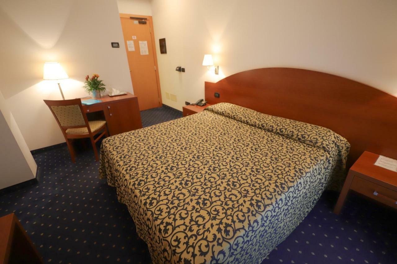 Hotel Da Roberto Лацизе Екстериор снимка
