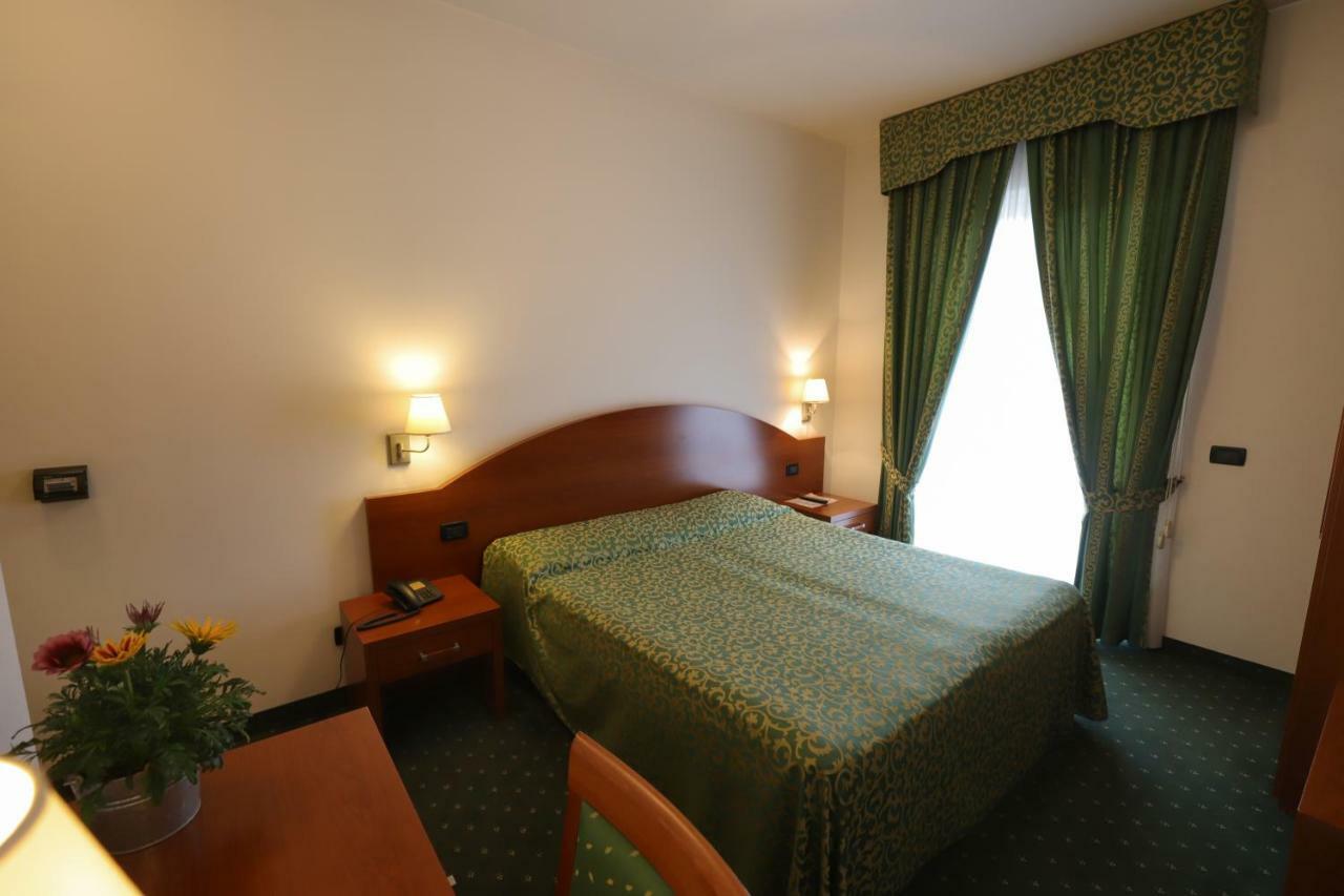 Hotel Da Roberto Лацизе Екстериор снимка