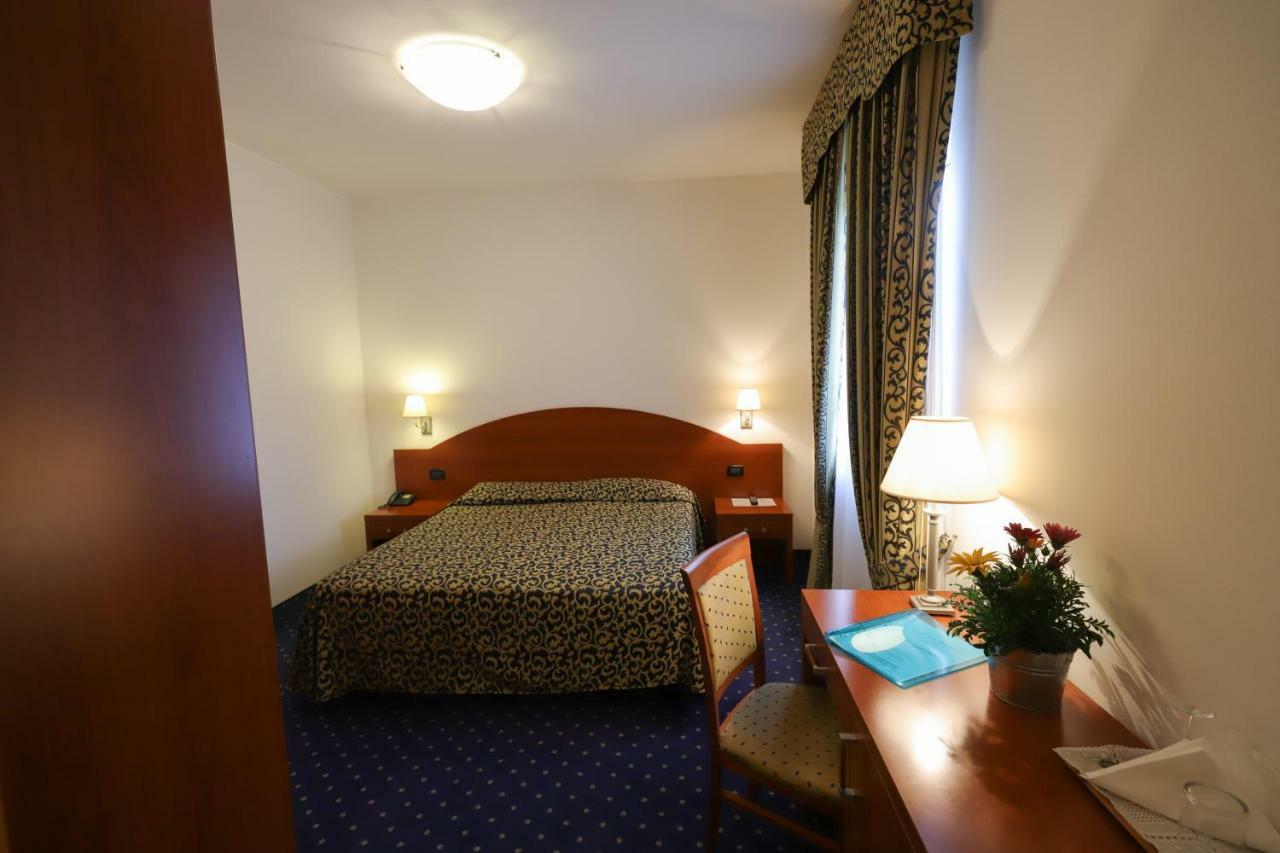 Hotel Da Roberto Лацизе Екстериор снимка
