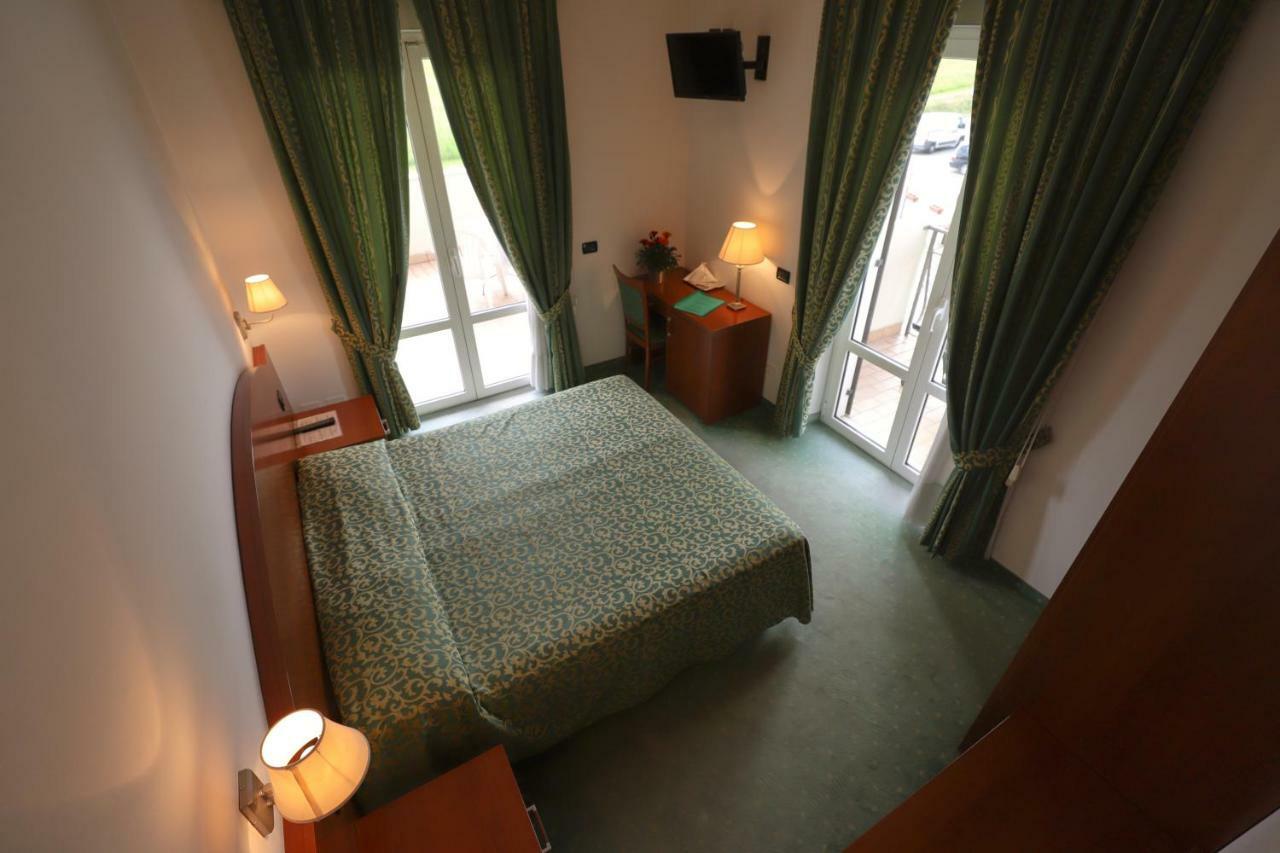 Hotel Da Roberto Лацизе Екстериор снимка